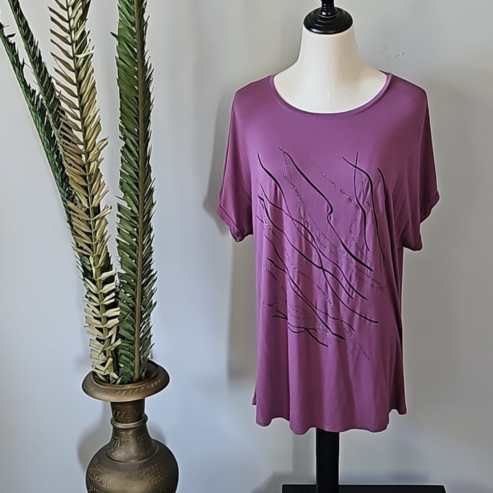 *PRICE DROP*
Apt. 9 Purple Short Sleeve Tee with Black and Glitter Silver Design